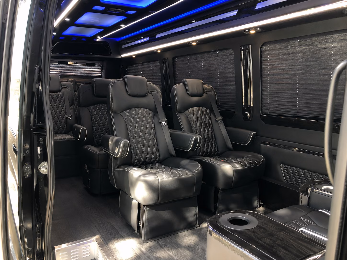 find the perfect transportation for your next airport transfer 3